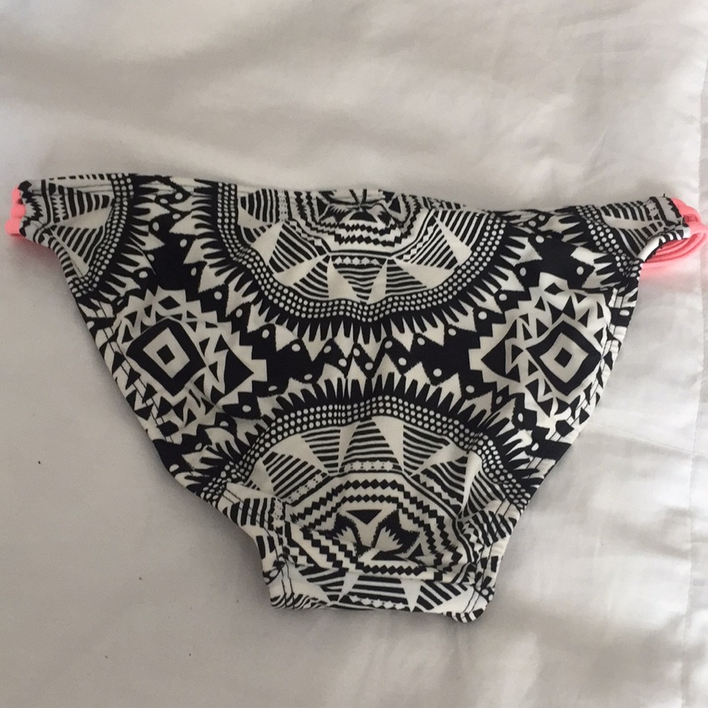 Bathing suit bottom - Picture 2 of 3